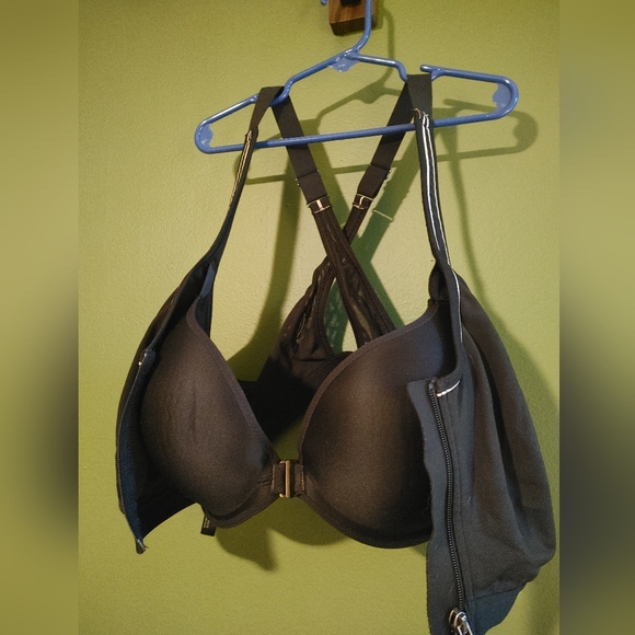 Victoria's Secret Black Knockout Front-close Zip Sports Bra - Picture 4 of 4